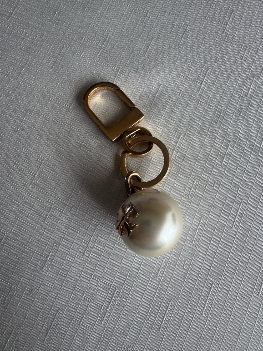 Tory Burch Gold Hardware with Pearl Charm Keyring - Picture 3 of 5